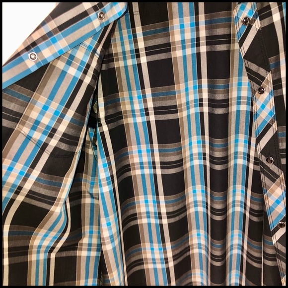 TheNorthFace🍃🍂 Black Blue and Grey flannel with 2 pockets, snaps, like new - Picture 13 of 16